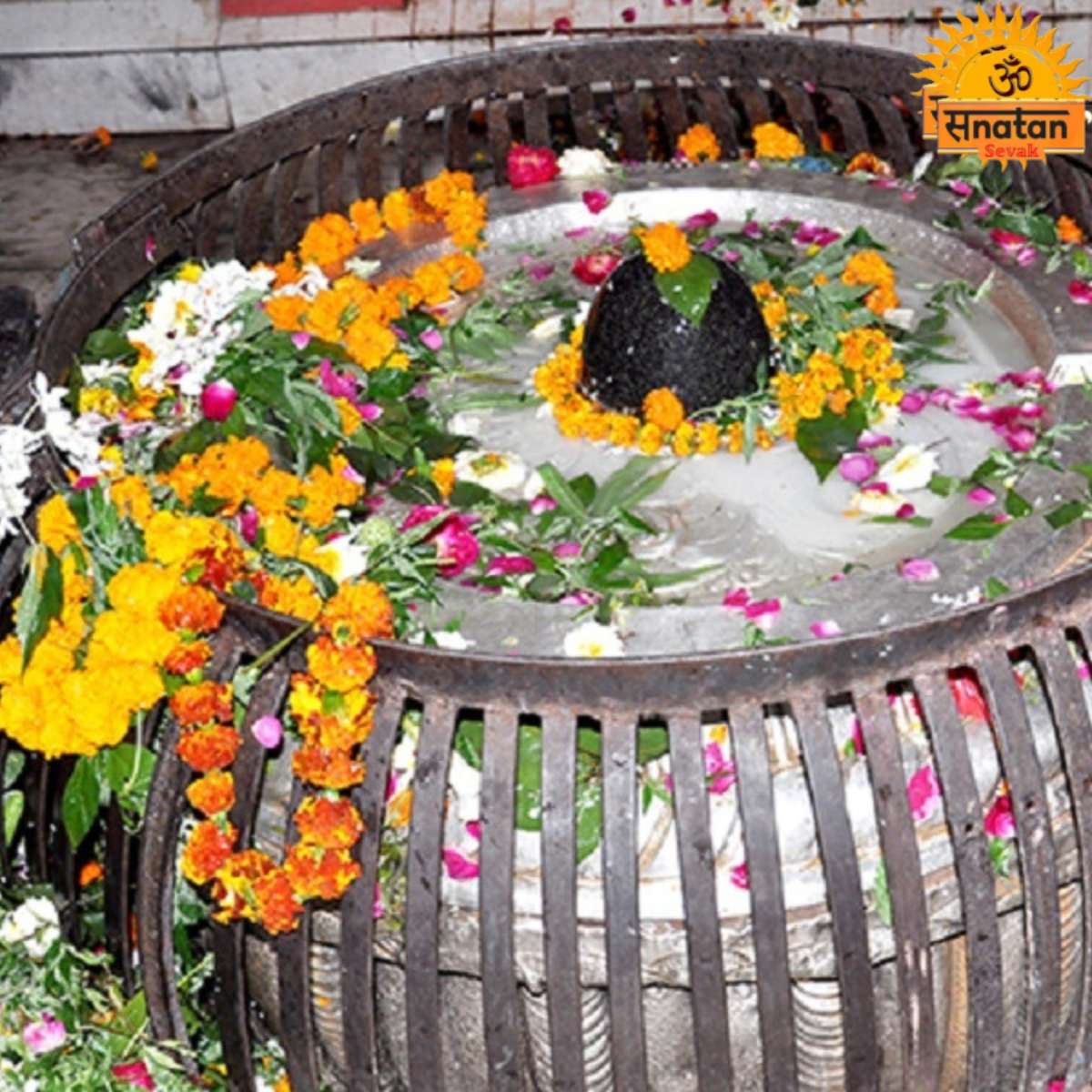 Nageshwarnath Temple, situated in Ayodhya, Uttar Pradesh, is one of the oldest and most revered temples dedicated to Lord Shiva.